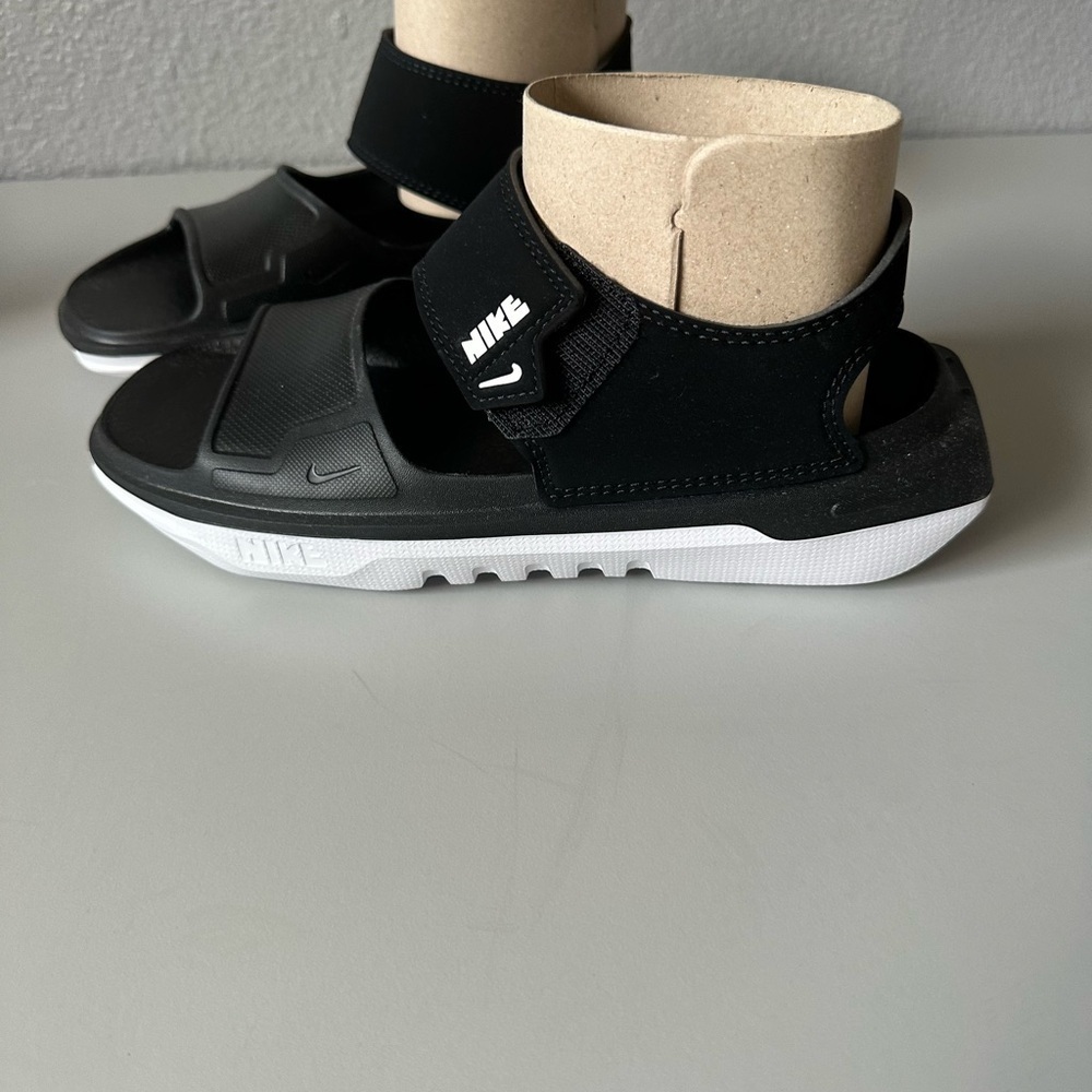 Nike playscape (GS) black sandals size 5y - Picture 4 of 5
